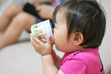 コップ飲み